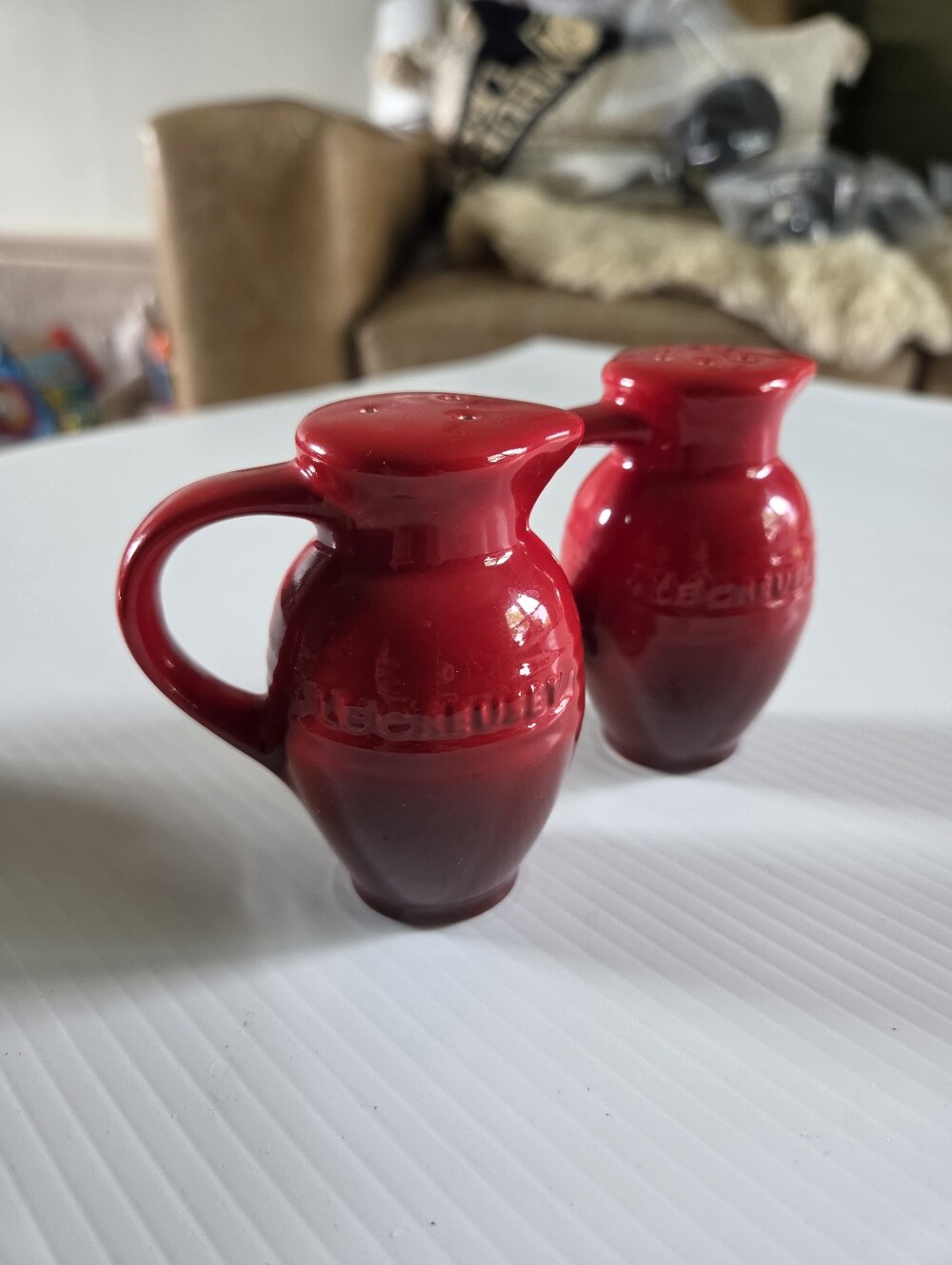 Le Creuset Cerise Red Stoneware Salt & Pepper Shakers - Mini Pitcher Set - Picture 2 of 6